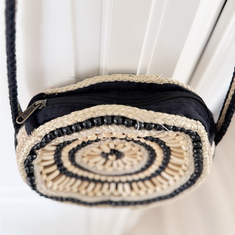 Stylish Studio Collection Wood Bead Woven Round Crossbody Bag - Picture 4 of 13